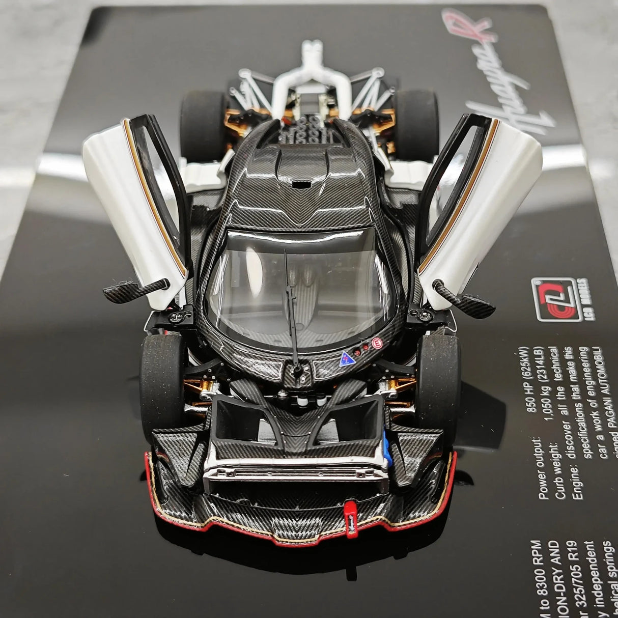 LCD Pagani 2021 Huayra R White 1:43 – コレクターズル・ダイキャストモデル ダイキャスト