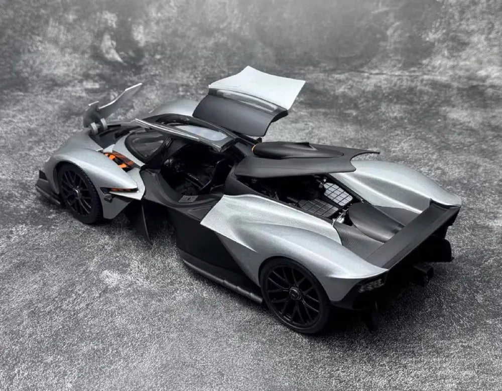 [Maisto] 1:18 Aston Martin 2021 Valkyrie Silver Model Car Die-Cast