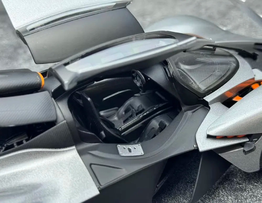[Maisto] 1:18 Aston Martin 2021 Valkyrie Silver Model Car Die-Cast
