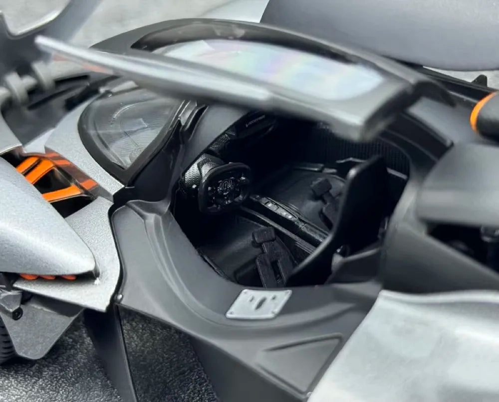 [Maisto] 1:18 Aston Martin 2021 Valkyrie Silver Model Car Die-Cast