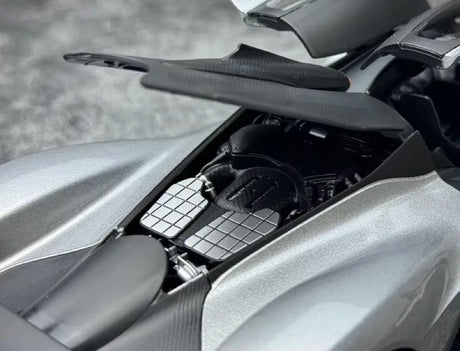[Maisto] 1:18 Aston Martin 2021 Valkyrie Silver Model Car Die-Cast