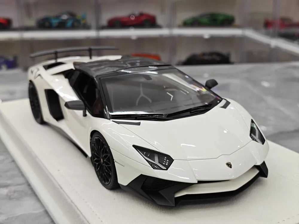[Make Up] 1:18 Lamborghini 2015 Aventador LP750-4 White Model Car Resin