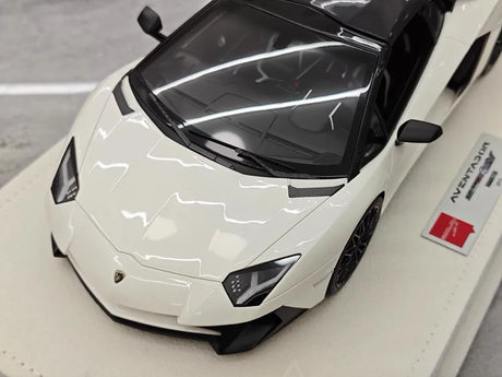 [Make Up] 1:18 Lamborghini 2015 Aventador LP750-4 White Model Car Resin