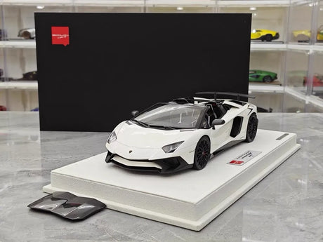 [Make Up] 1:18 Lamborghini 2015 Aventador LP750-4 White Model Car Resin