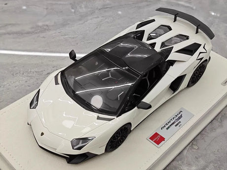[Make Up] 1:18 Lamborghini 2015 Aventador LP750-4 White Model Car Resin