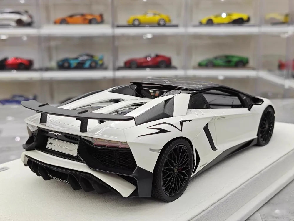 [Make Up] 1:18 Lamborghini 2015 Aventador LP750-4 White Model Car Resin