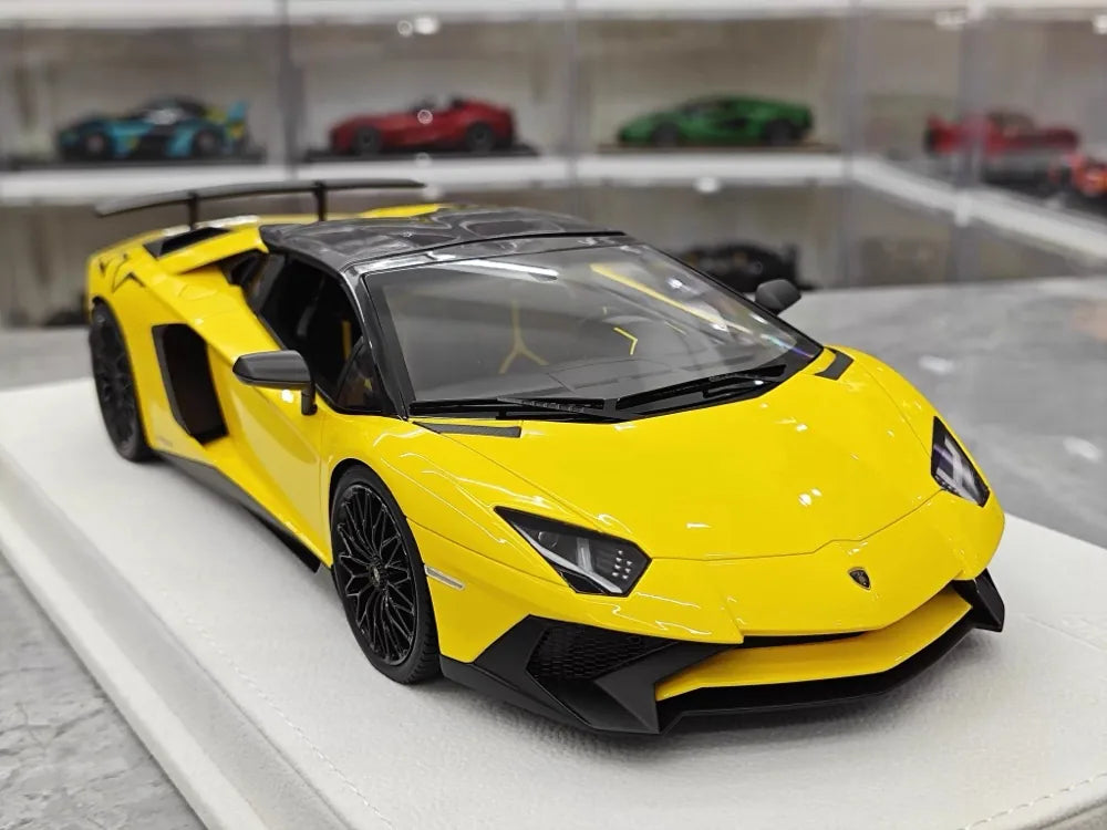 [Make Up] 1:18 Lamborghini 2015 Aventador LP750-4 Yellow Model Car Resin