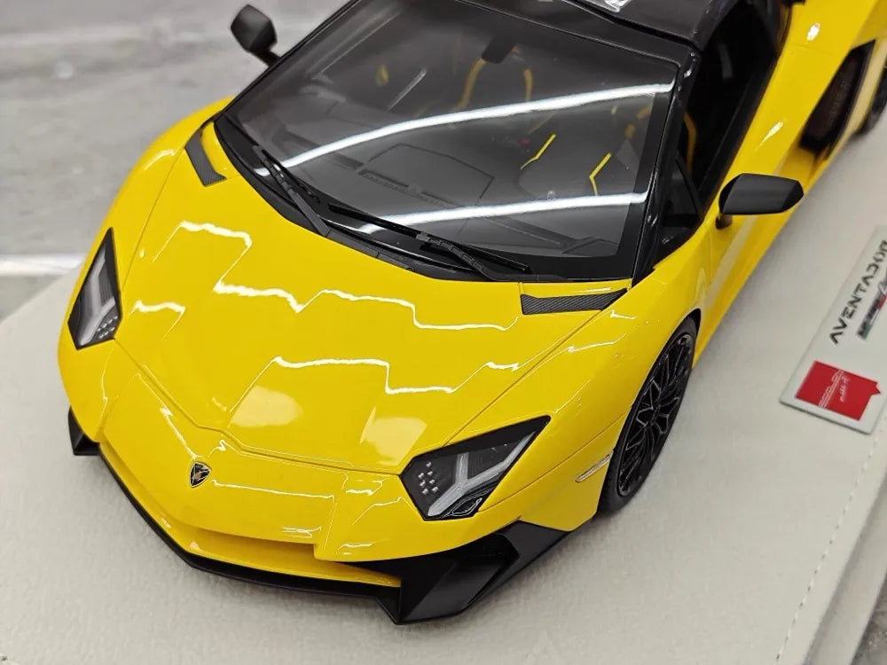 [Make Up] 1:18 Lamborghini 2015 Aventador LP750-4 Yellow Model Car Resin