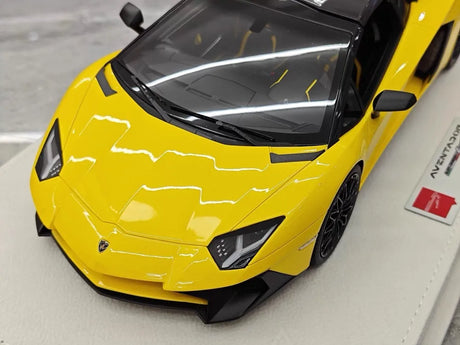 [Make Up] 1:18 Lamborghini 2015 Aventador LP750-4 Yellow Model Car Resin