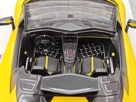[Make Up] 1:18 Lamborghini 2015 Aventador LP750-4 Yellow Model Car Resin