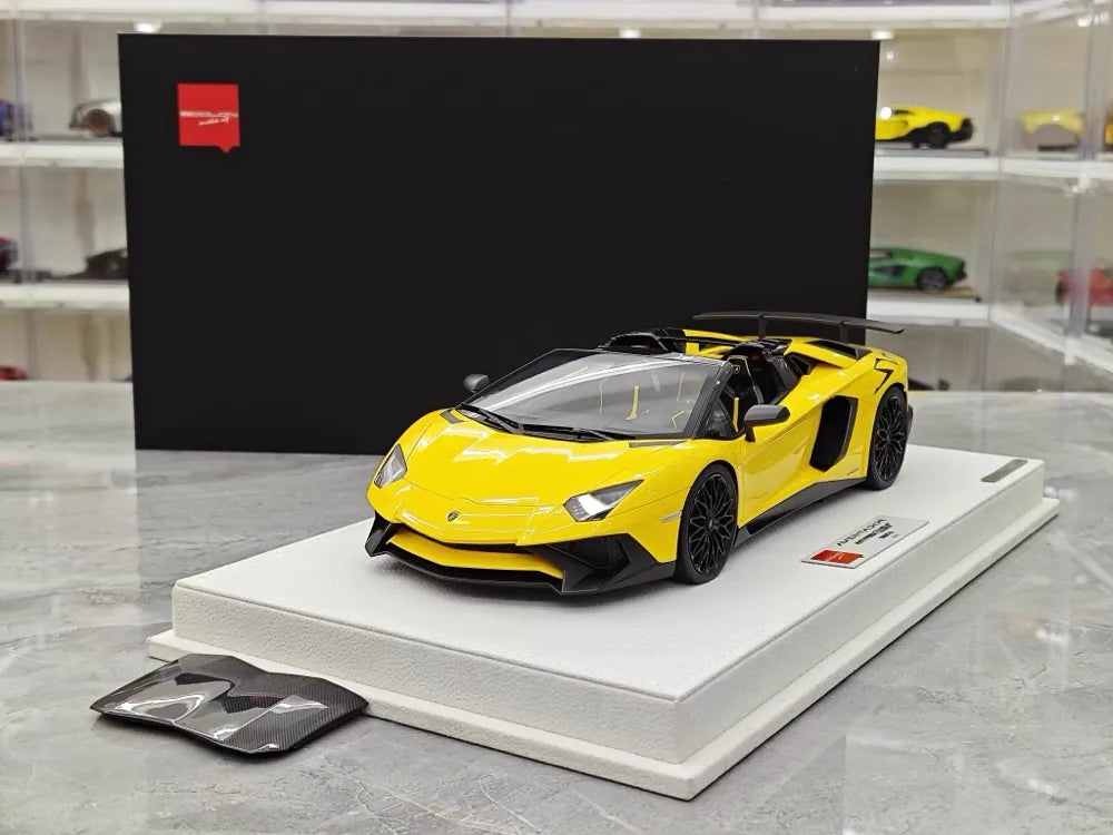 [Make Up] 1:18 Lamborghini 2015 Aventador LP750-4 Yellow Model Car Resin