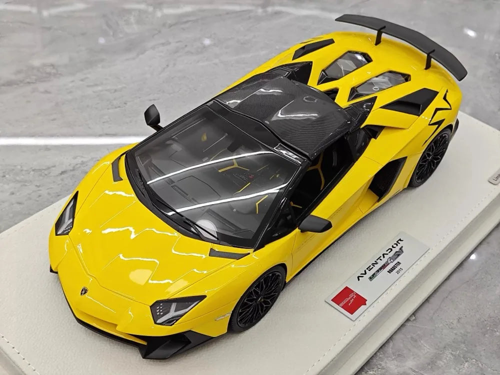 [Make Up] 1:18 Lamborghini 2015 Aventador LP750-4 Yellow Model Car Resin