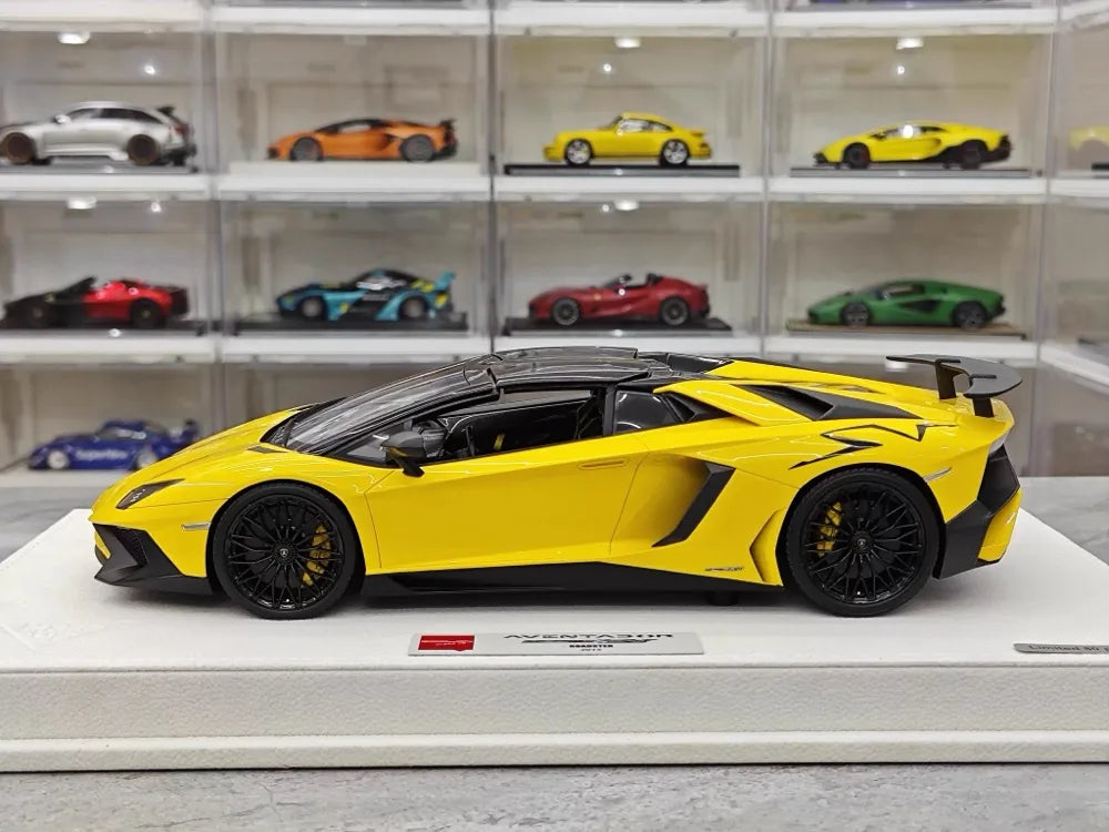 [Make Up] 1:18 Lamborghini 2015 Aventador LP750-4 Yellow Model Car Resin