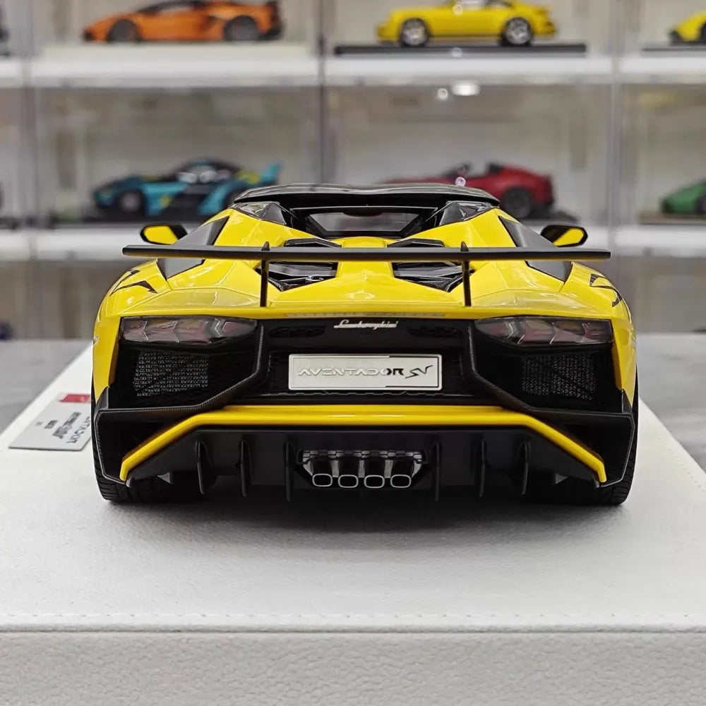 [Make Up] 1:18 Lamborghini 2015 Aventador LP750-4 Yellow Model Car Resin
