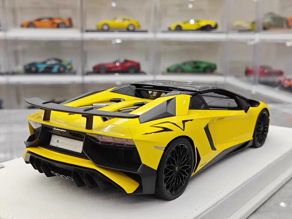 [Make Up] 1:18 Lamborghini 2015 Aventador LP750-4 Yellow Model Car Resin