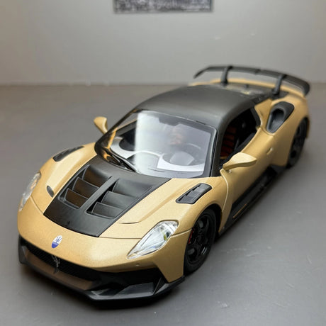 Maserati 2008 GranTurismo Gouden 1:24 – Diecast Display Model Die-Cast