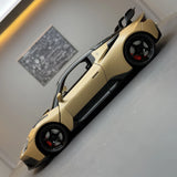 Maserati 2008 GranTurismo goud 1:24 – diecast displaymodel