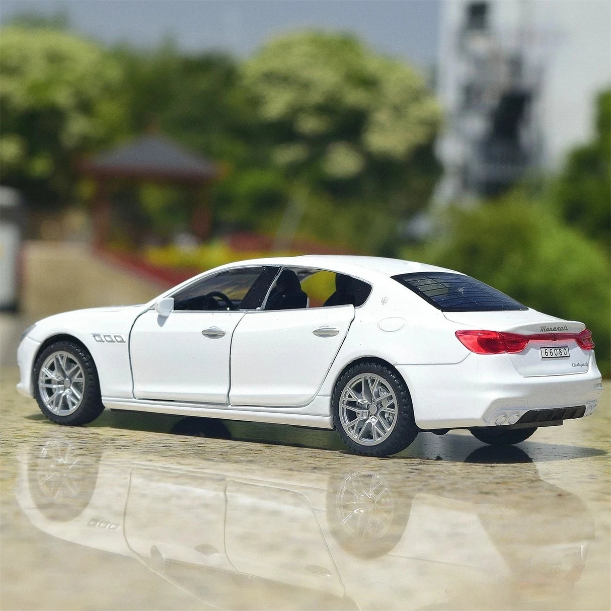 Maserati 2013 Ghibli vit 1:32 – pressgjuten visningsmodell