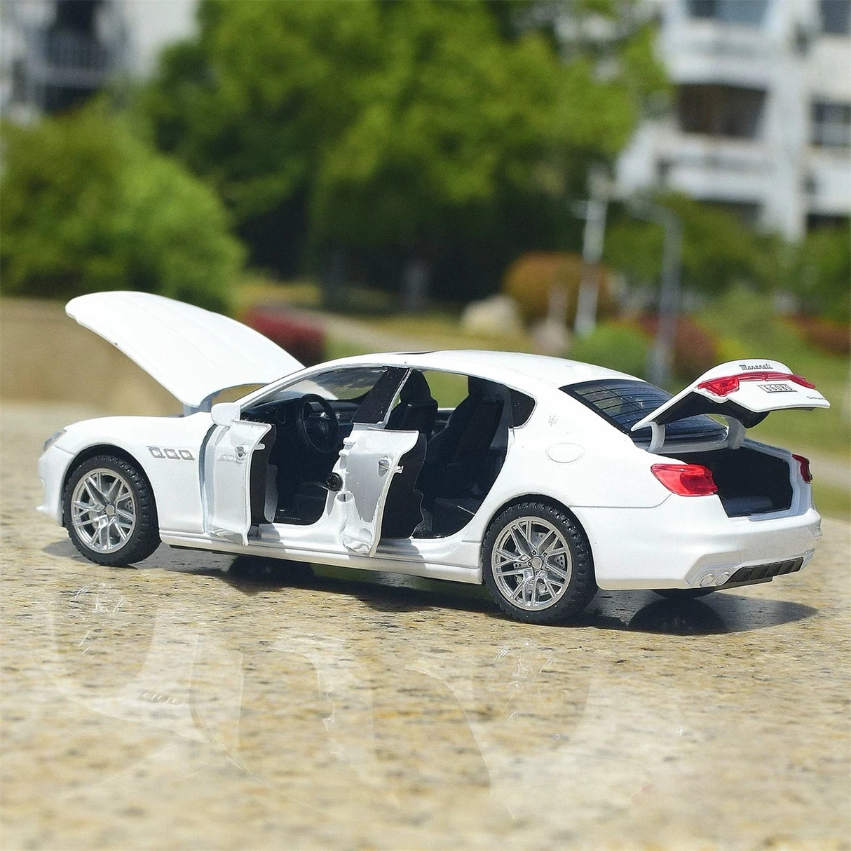 Maserati 2013 Ghibli vit 1:32 – pressgjuten visningsmodell