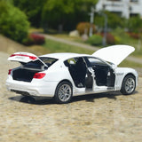 Maserati 2013 Ghibli vit 1:32 – pressgjuten visningsmodell