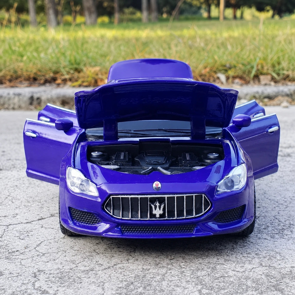 Maserati 2013 Quattroporte Blue 1:32 – Druckguss-Display-Modell in Druckguss