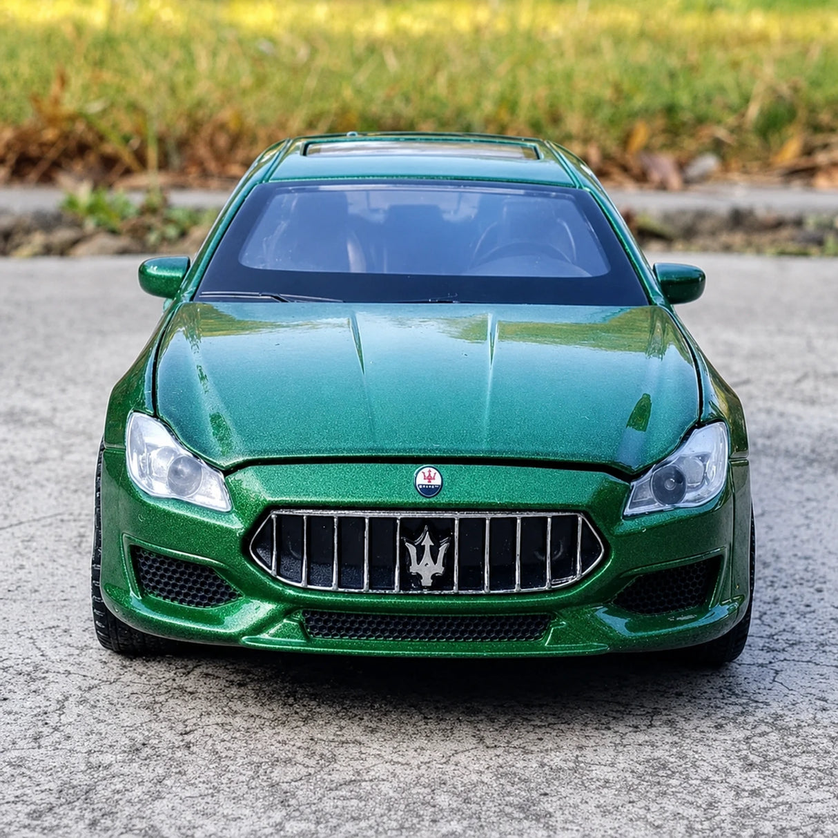 Maserati 2013 Quattroporte grön 1:32 – pressgjuten visningsmodell