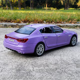 Maserati 2013 Quattroporte lila 1:32 – pressgjuten visningsmodell