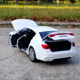 Maserati 2013 Quattroporte White 1:32 – Druckguss-Display-Modell