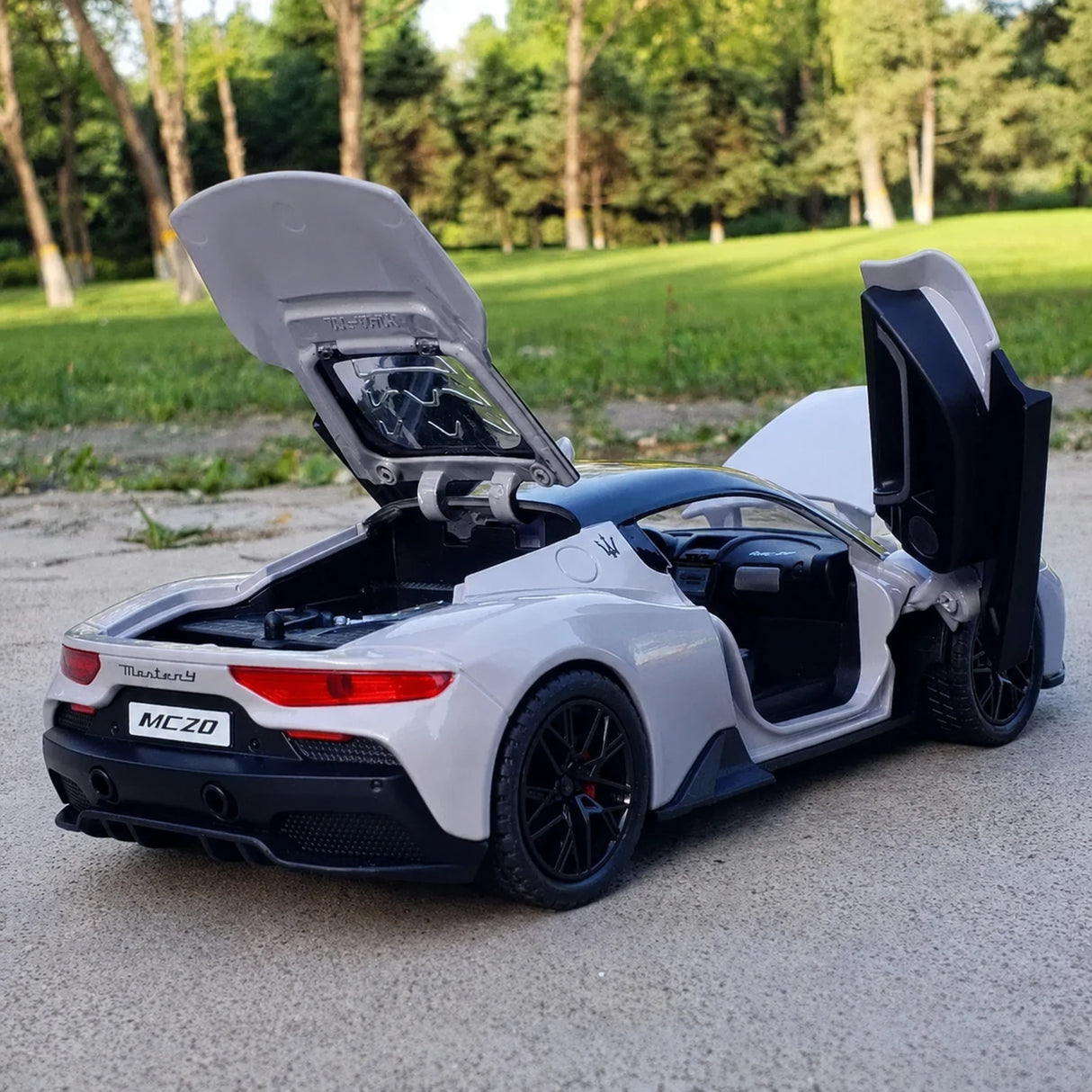 Maserati 2020 MC20 그레이 1:24 – 다이캐스트 디스플레이 모델 다이캐스트