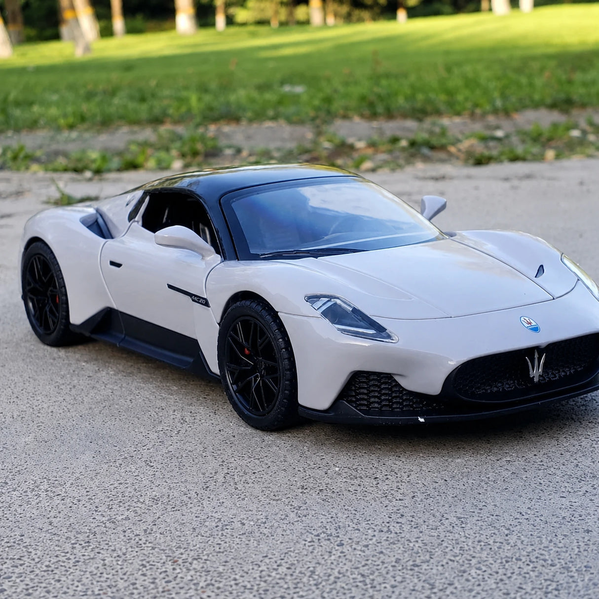Maserati 2020 MC20 그레이 1:24 – 다이캐스트 디스플레이 모델 다이캐스트