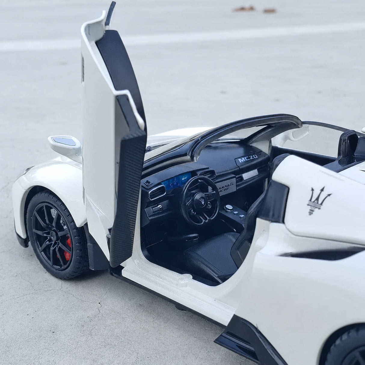 Maserati 2020 MC20 그레이 1:24 – 다이캐스트 디스플레이 모델 다이캐스트