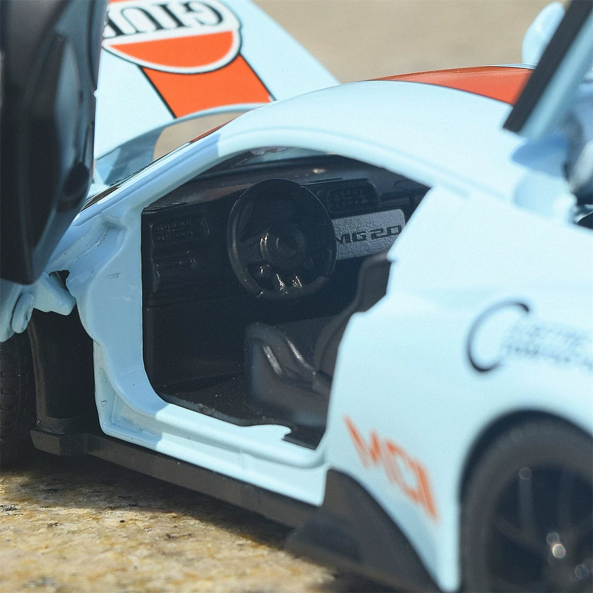 Maserati 2020 MC20 Gulf Livery 1:32 – Druckguss-Display-Modell in Druckguss