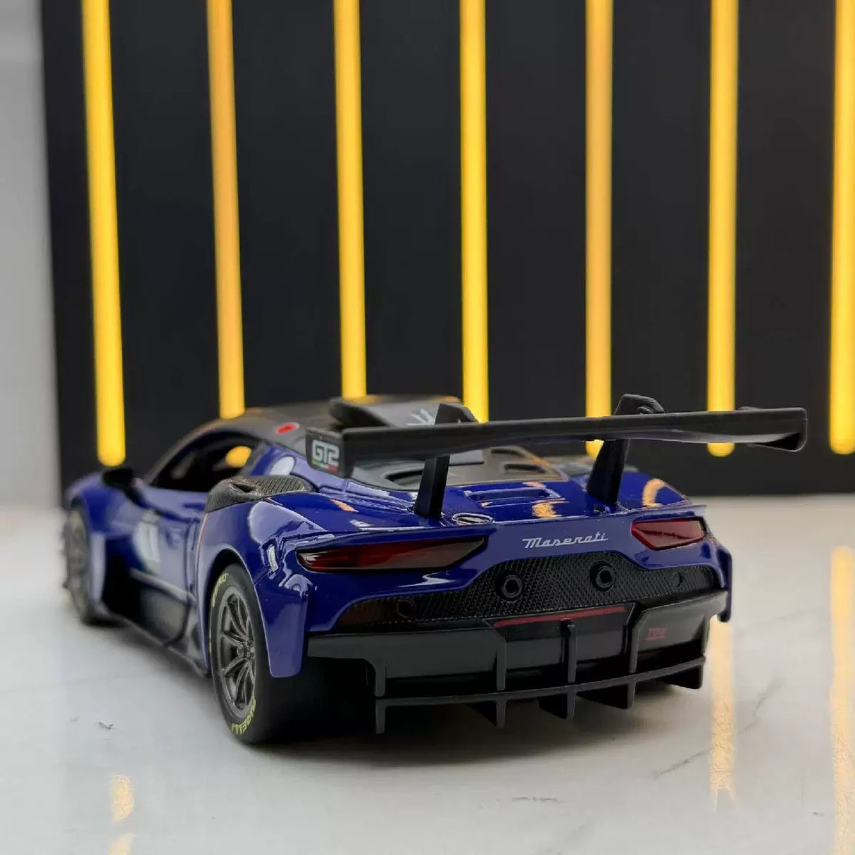 Maserati 2023 GT2 blå 1:32 – pressgjuten visningsmodell
