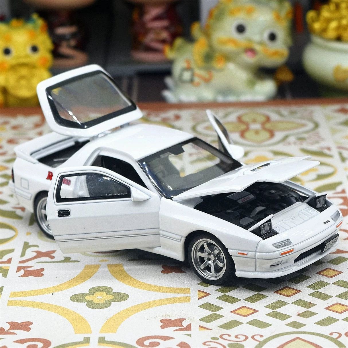 Mazda 1985 RX-7 FC3S vit 1:32 – pressgjuten visningsmodell