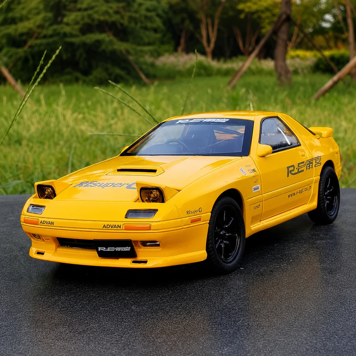 Mazda 1985 RX-7 FC3S geel 1:24 – diecast displaymodel