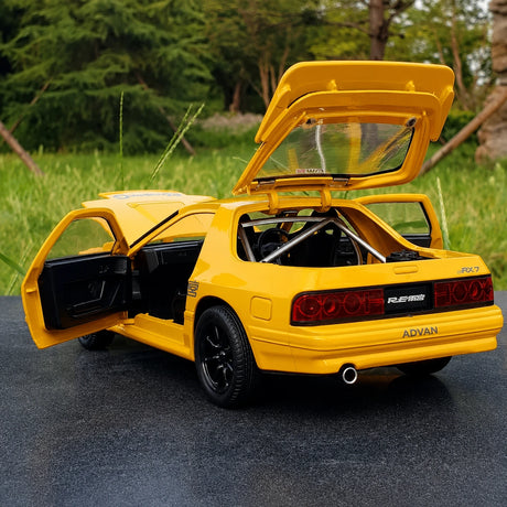 Mazda 1985 RX-7 FC3S Gul 1:24 – Diecast-displaymodell gjutet