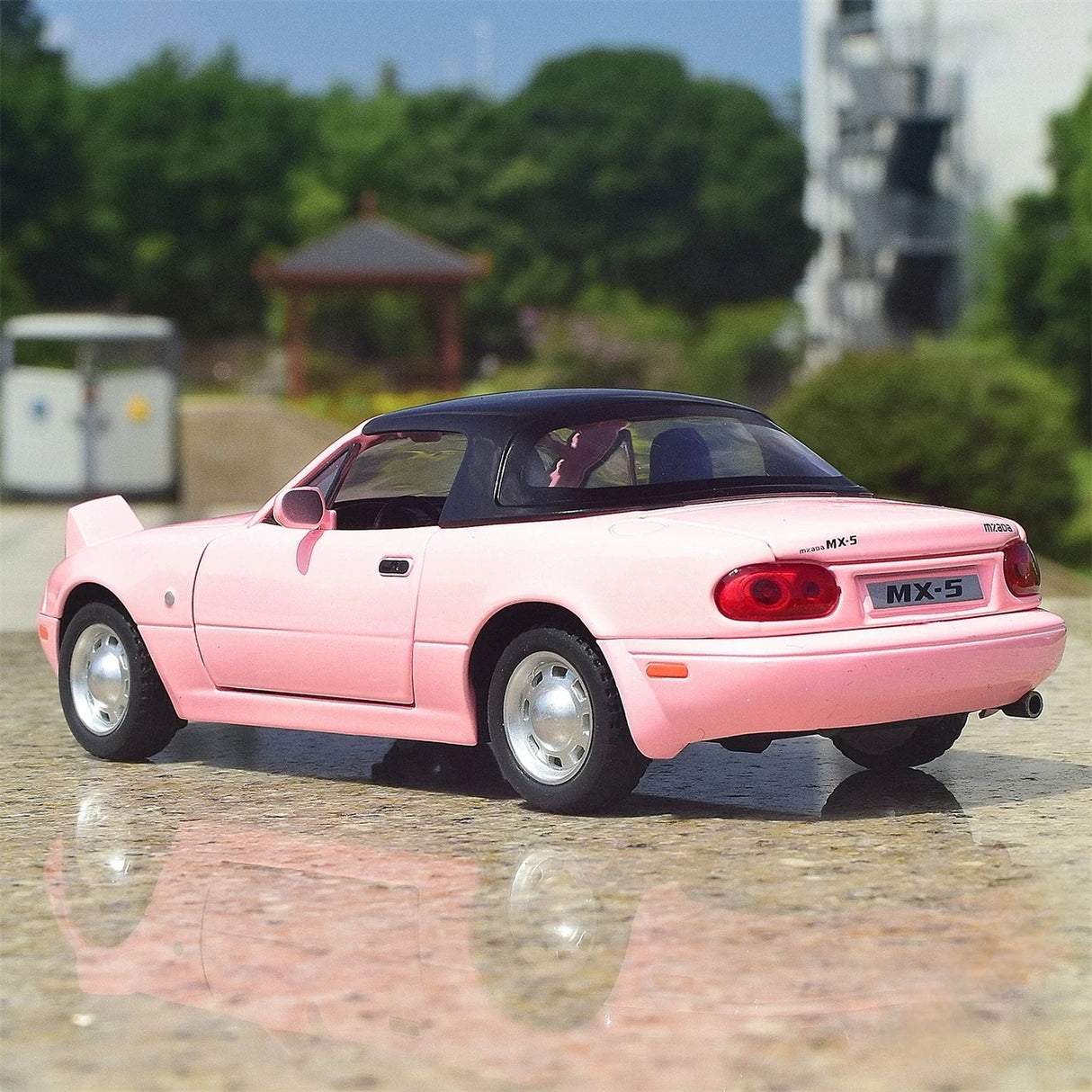 Mazda 1989 MX-5 Miata NA roze 1:24 – diecast displaymodel