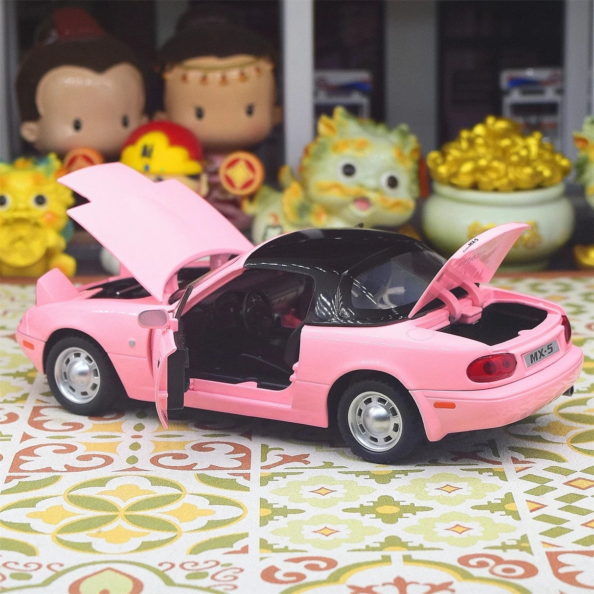 Mazda 1989 MX-5 Miata NA roze 1:24 – diecast displaymodel