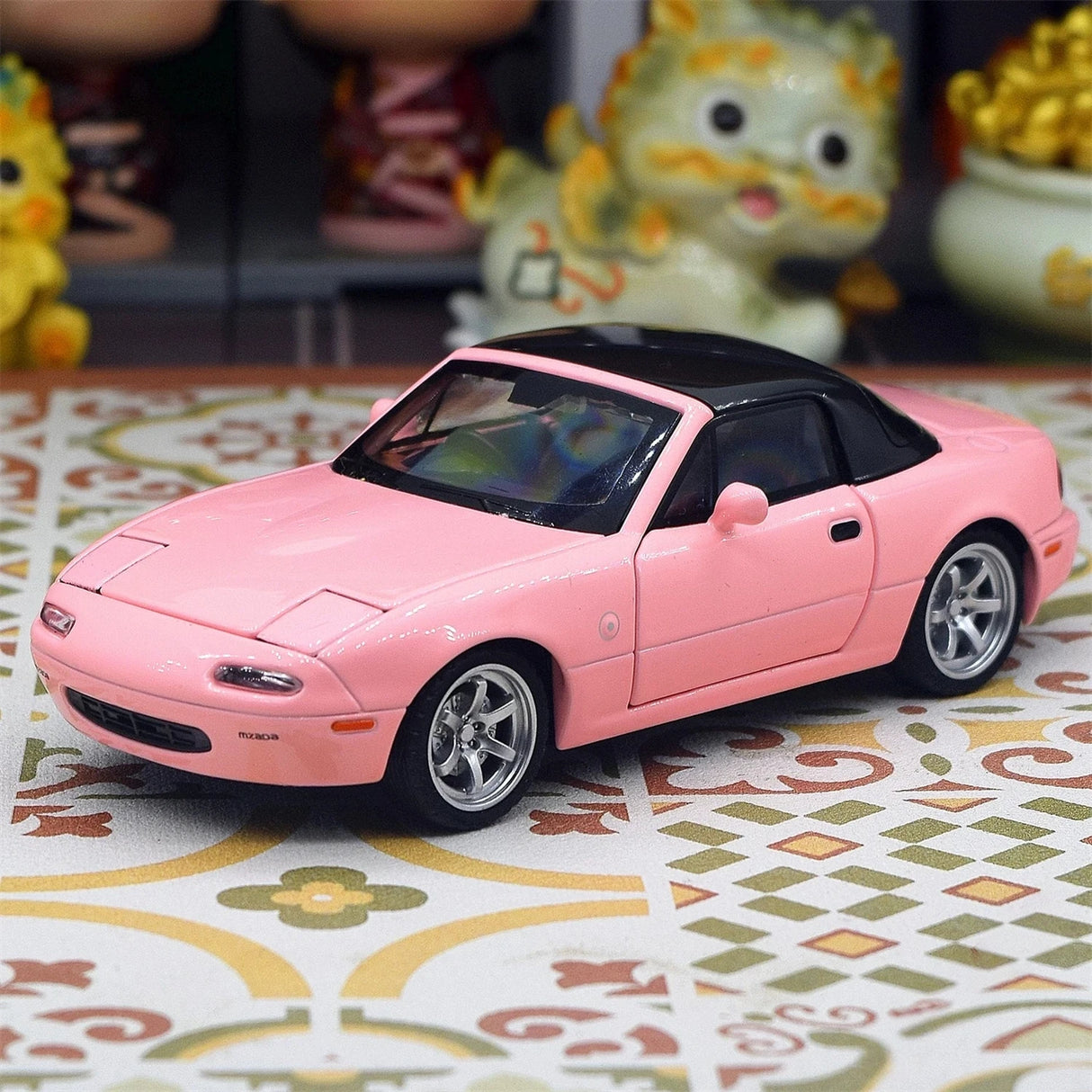 Mazda 1989 MX-5 Miata NA rosa 1:32 – pressgjuten visningsmodell