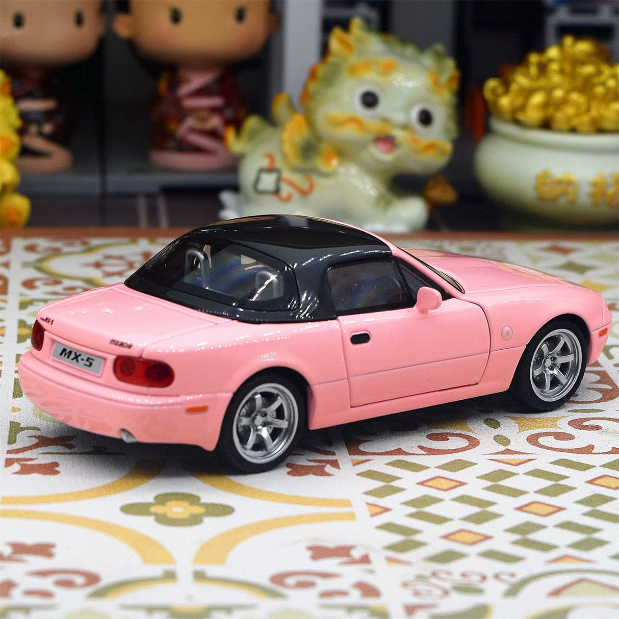 Mazda 1989 MX-5 Miata NA rosa 1:32 – pressgjuten visningsmodell