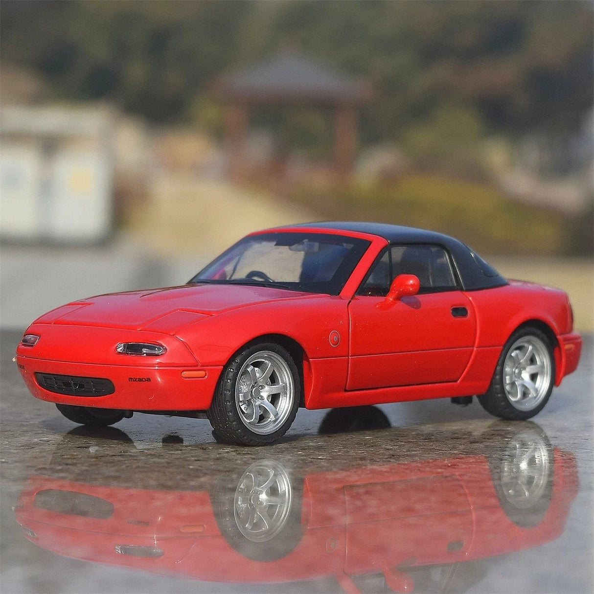 Mazda 1989 MX-5 Miata NA röd 1:32 – pressgjuten visningsmodell
