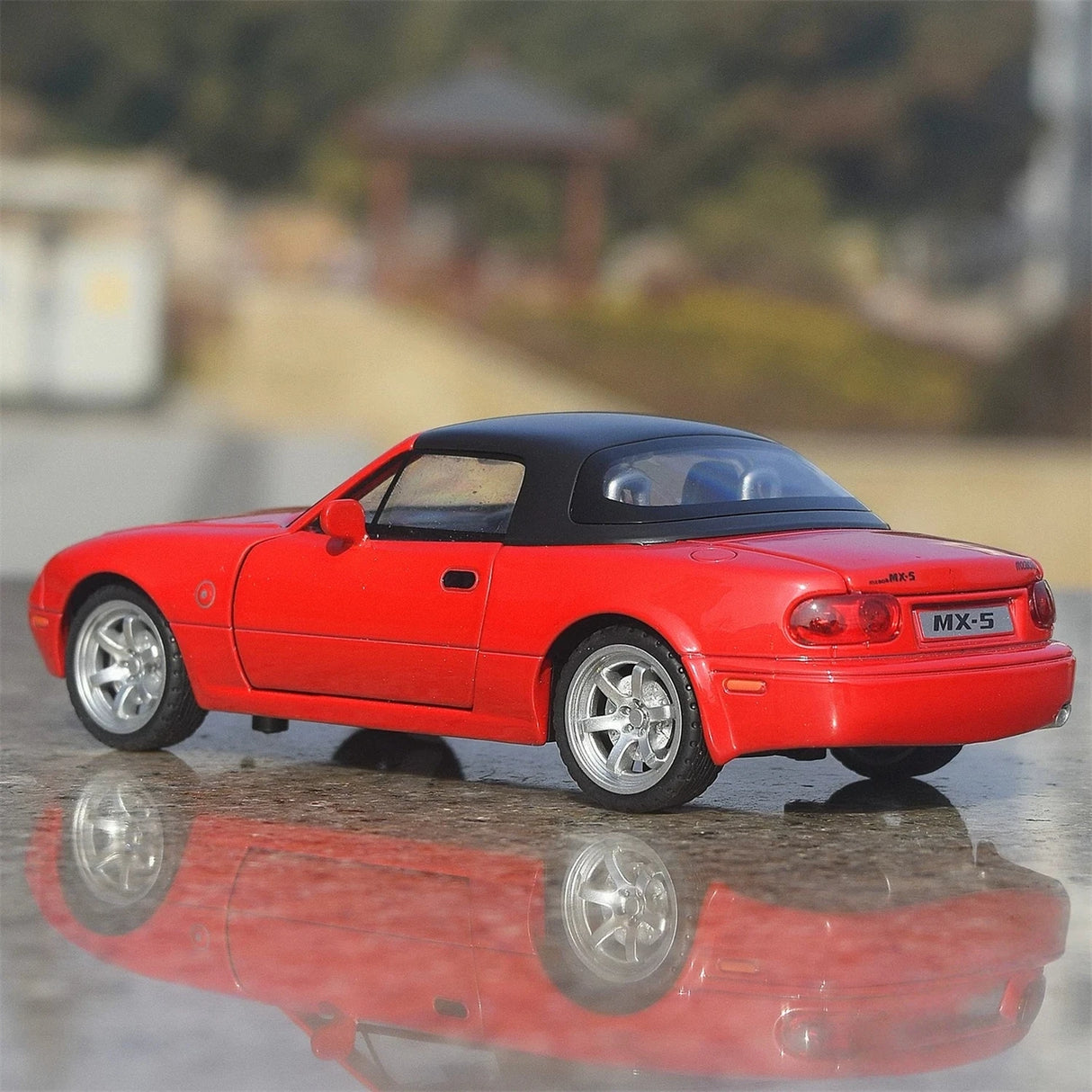Mazda 1989 MX-5 Miata NA röd 1:32 – pressgjuten visningsmodell