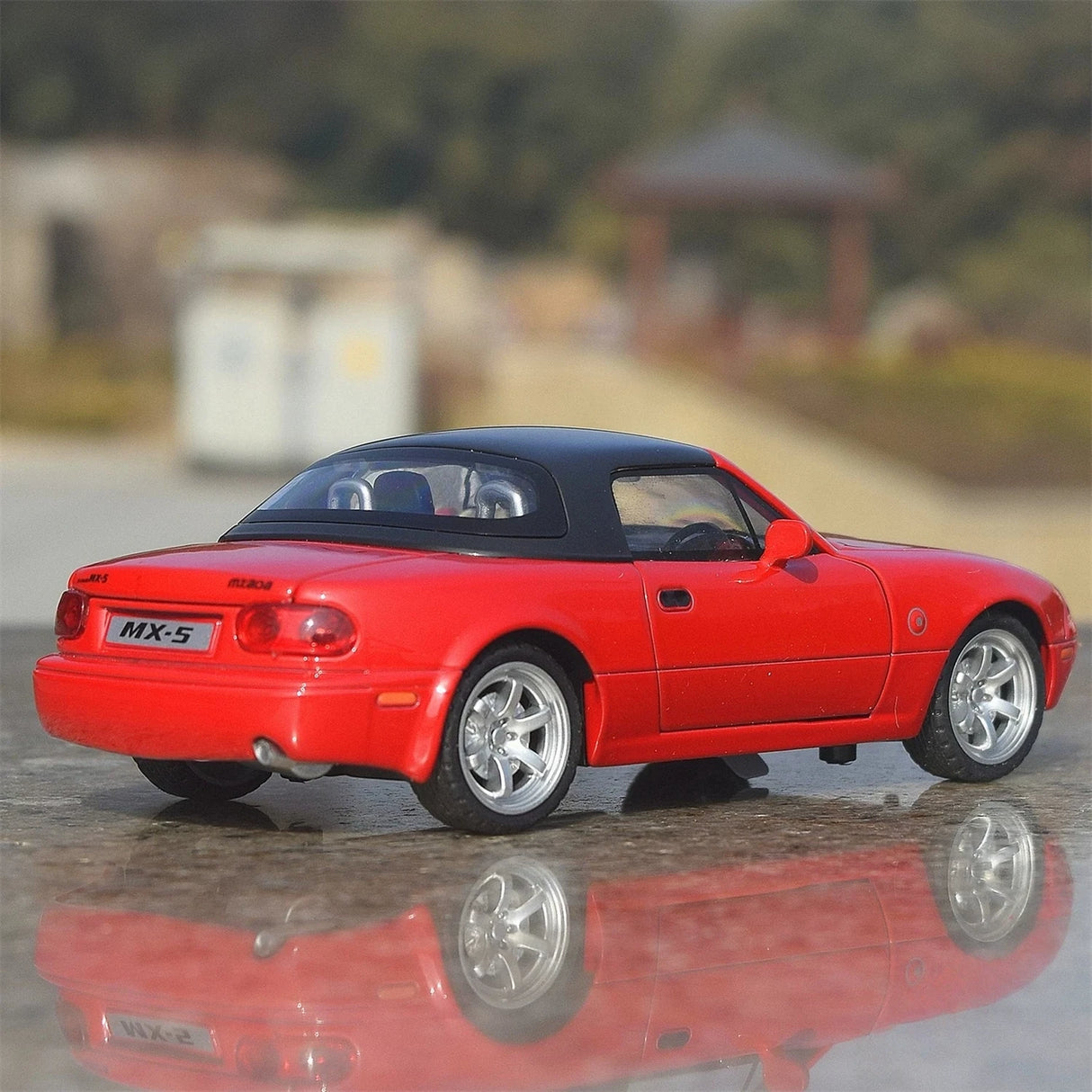 Mazda 1989 MX-5 Miata NA röd 1:32 – pressgjuten visningsmodell