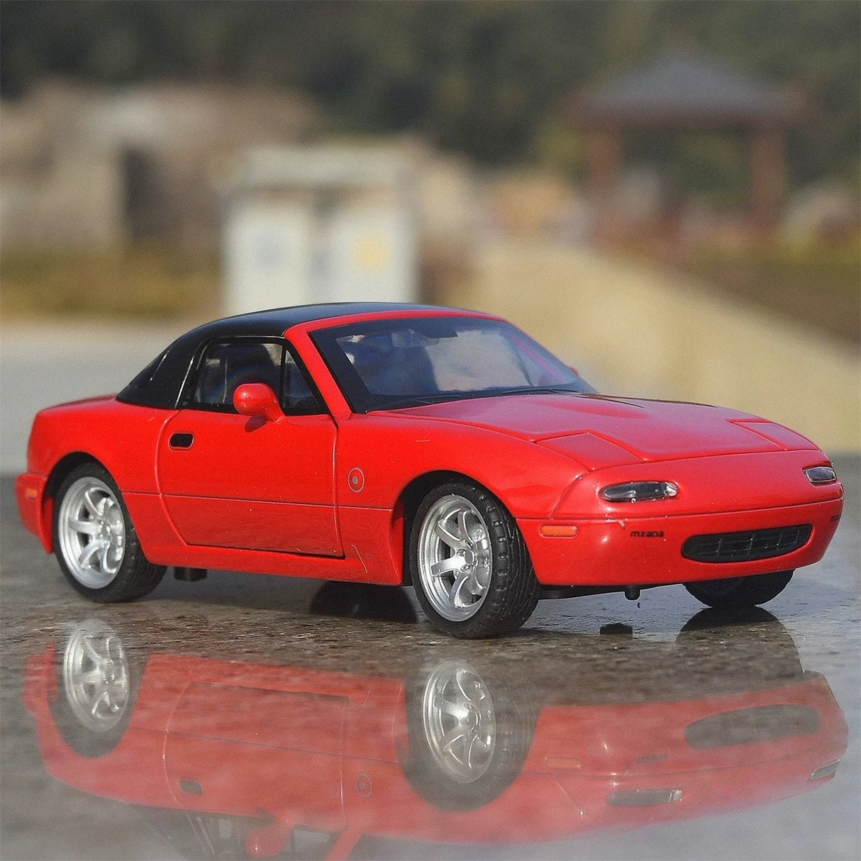 Mazda 1989 MX-5 Miata NA röd 1:32 – pressgjuten visningsmodell