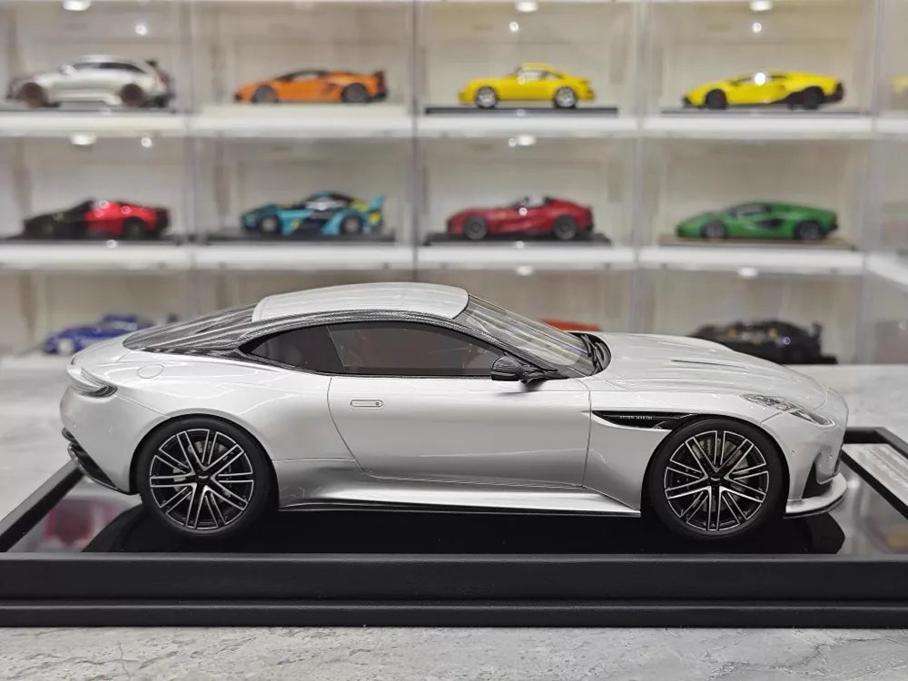 [MotorHelix] 1:18 Aston Martin 2023 DB12 Coupe Silver Model Car Resin