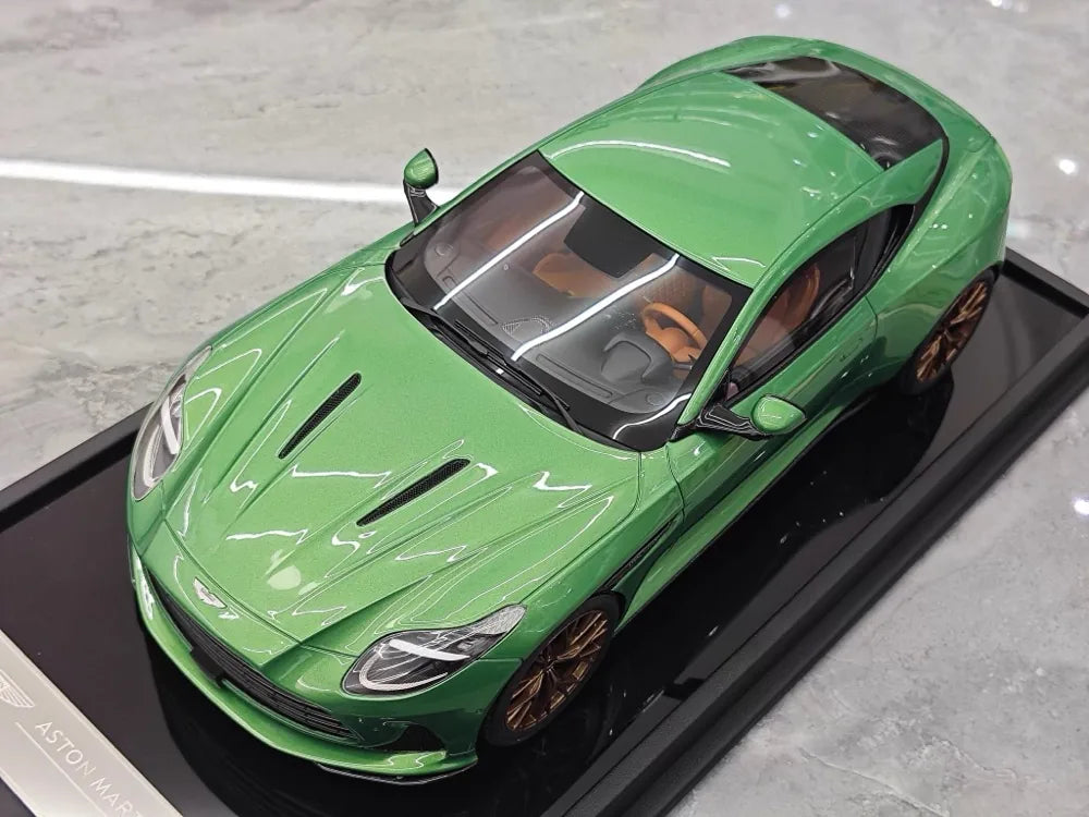 [MotorHelix] 1:18 Aston Martin 2023 DB12 Coupe Green Model Car Resin