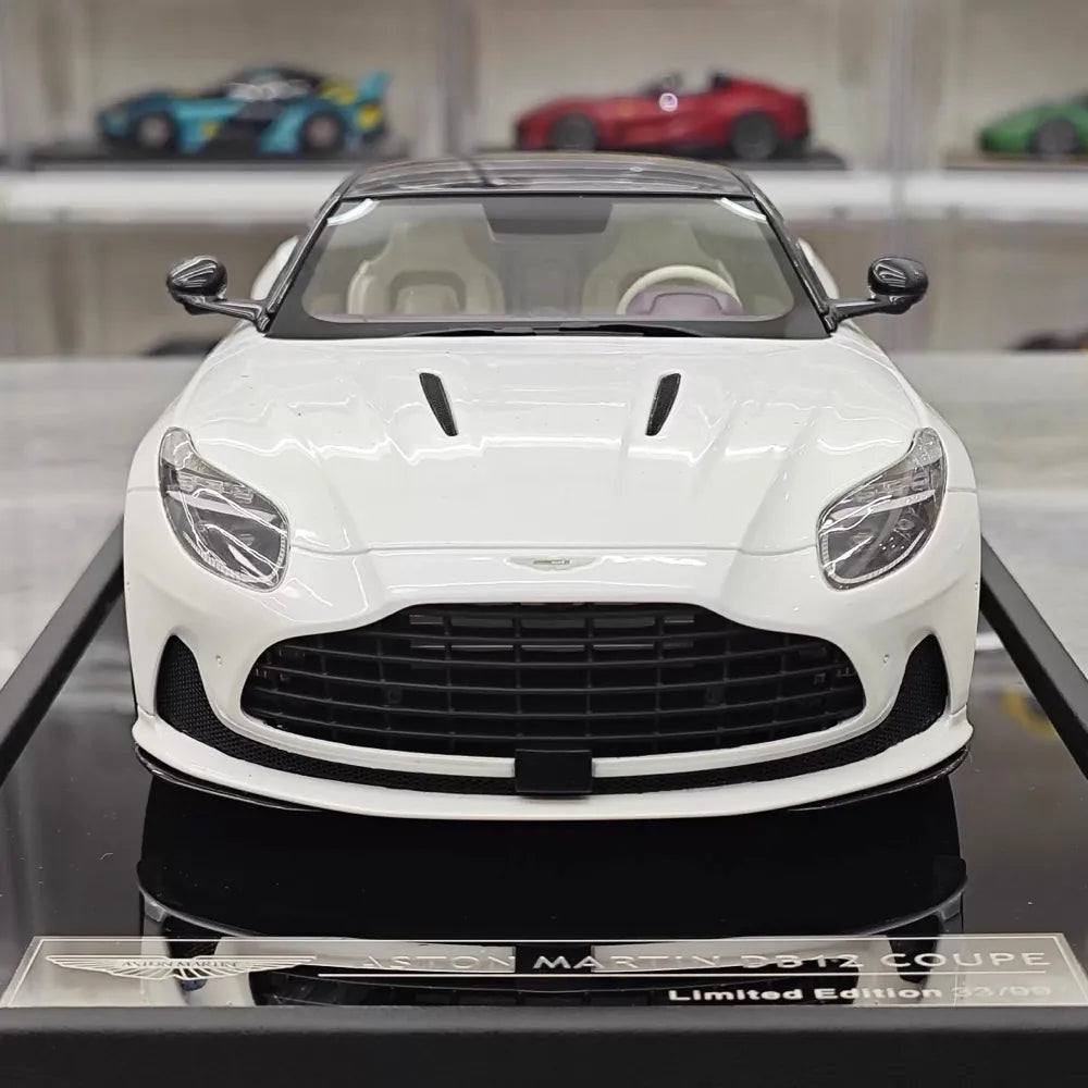 [MotorHelix] 1:18 Aston Martin 2023 DB12 Coupe White Model Car Resin