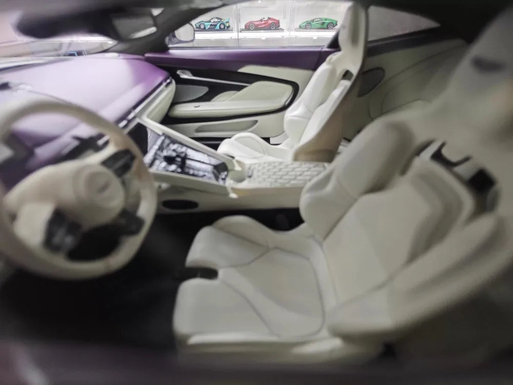 [MotorHelix] 1:18 Aston Martin 2023 DB12 Coupe White Model Car Resin