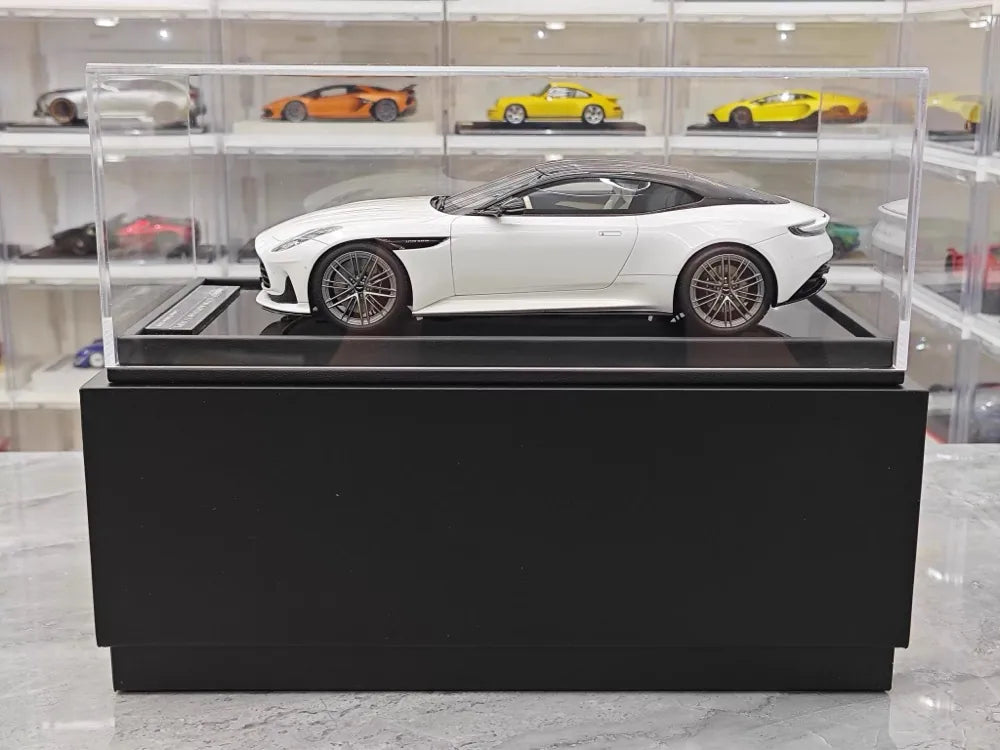 [MotorHelix] 1:18 Aston Martin 2023 DB12 Coupe White Model Car Resin