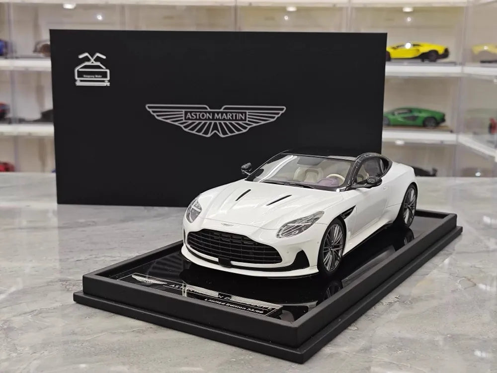 [MotorHelix] 1:18 Aston Martin 2023 DB12 Coupe White Model Car Resin